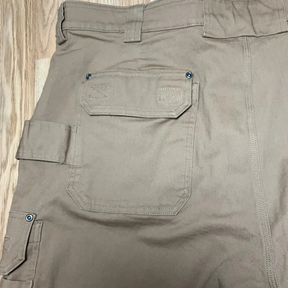 Duluth Trading Co Flex Fire Hose Relaxed Fit Cargo Shorts Mens 44 Khaki Tan 0307